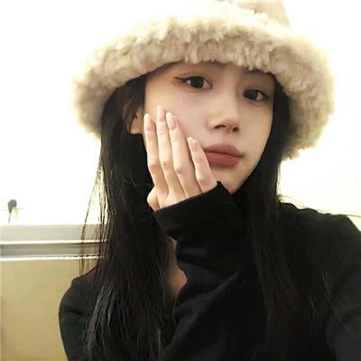 戴脚镣的女孩